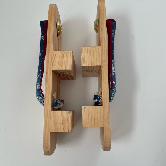 Women's Traditional Japanese Wooden Shoes Sandals 3" x 9" - Picture 6 of 8